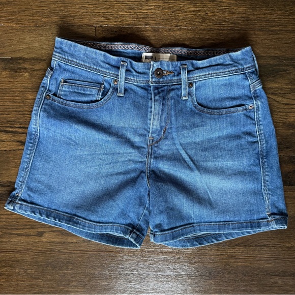 Levi’s Jean Shorts Medium Wash Size 4 W27 - Picture 1 of 7